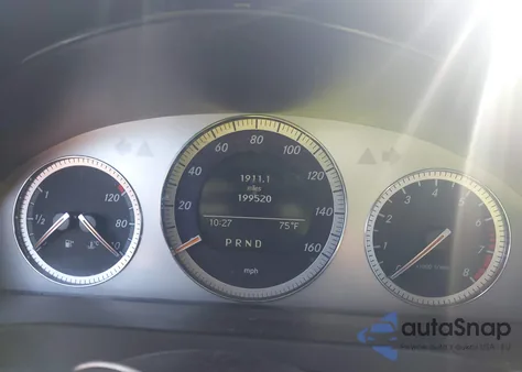 2008 Mercedes-Benz C 300 Luxury/Sport z USA, uszkodzony, nr VIN WDDGF54X58R025197